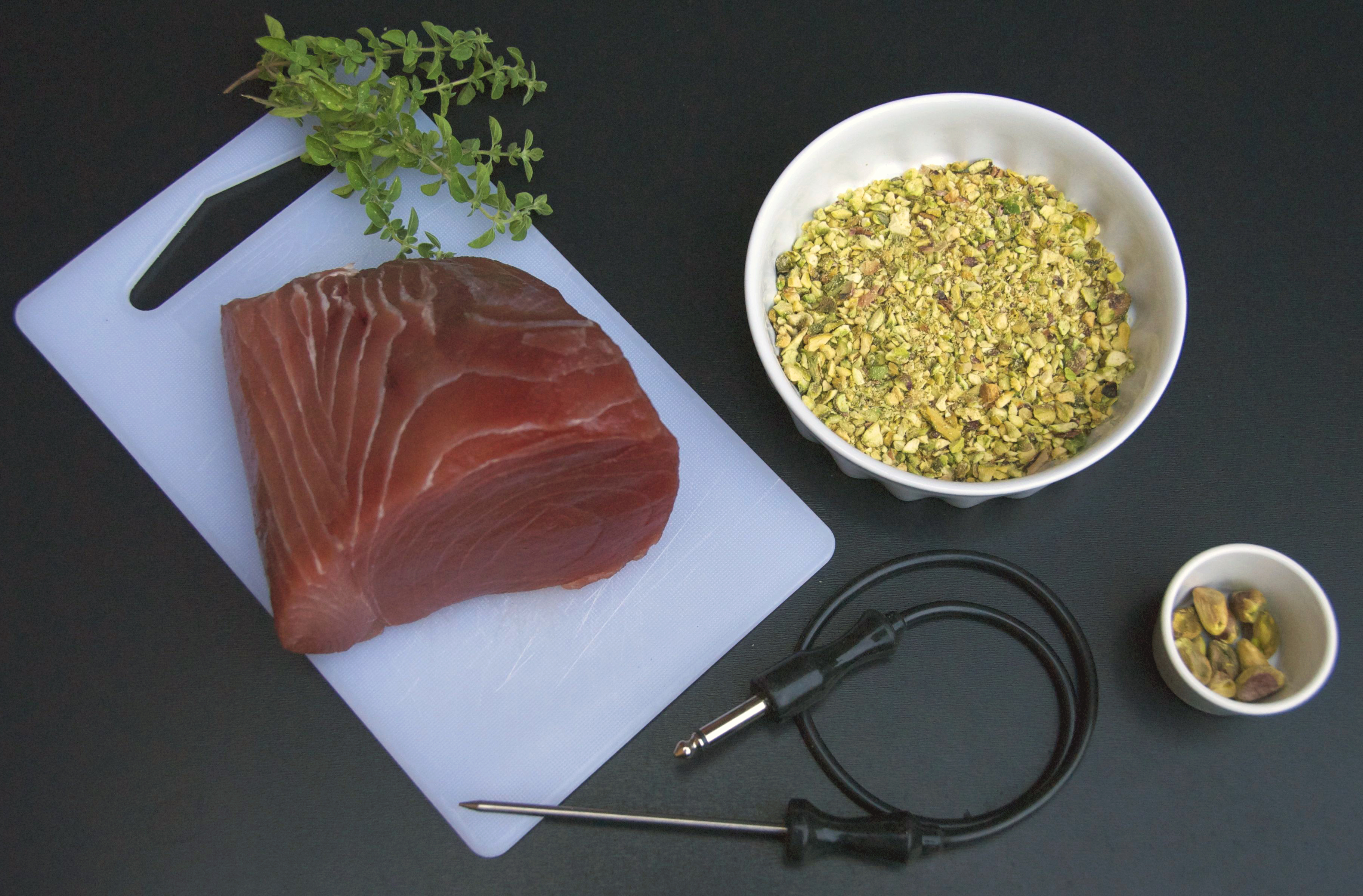 Marinerad tonfisk med malda pistagenötter - Bertazzoni